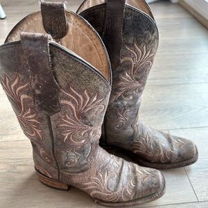 Circle G Brown Western Cowboy Boots with Embroidered Design